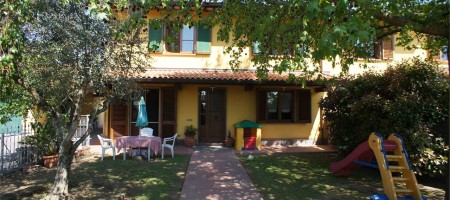 Villa Bifamiliare nel Centro di Chiesina Uzzanese Villa Bifamiliare nel Centro di Chiesina Uzzanese