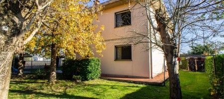 Villa bifamiliare a Pescia Villa bifamiliare a Pescia