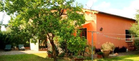 Casa singola con giardino, Pescia (PT) Casa singola con giardino, Pescia (PT)