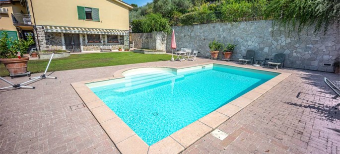 Villa Panoramica a Pescia (PT) Villa Panoramica a Pescia (PT)