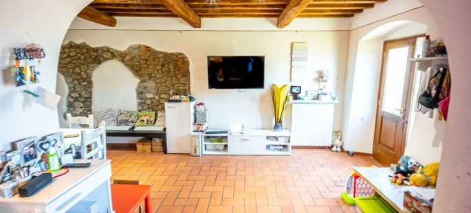 Appartamento Rustico con Giardino a Uzzano Appartamento Rustico con Giardino a Uzzano
