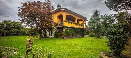 Villa con giardino a Pescia (PT)